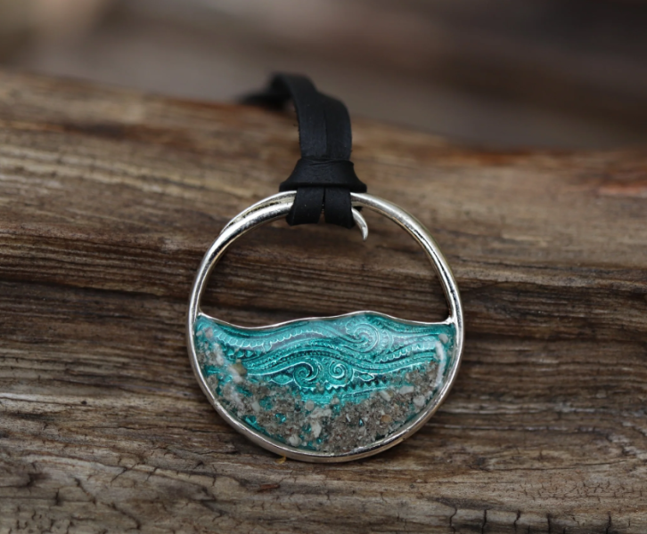 How & When to Wear a Cremation Jewelry Necklace
